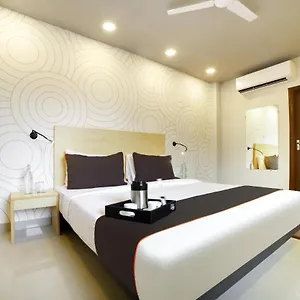 Collection O 39643 Chandan Hola Rd Hotel